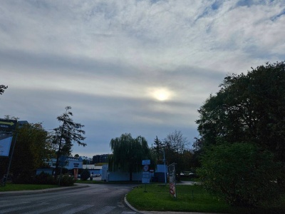 Pochmurny poniedziałek w regionie. Lokalnie możliwe przelotne opady i poranne mgły