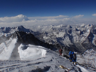Setki osób uwięzione. Trwa akcja ratunkowa na Mount Everest