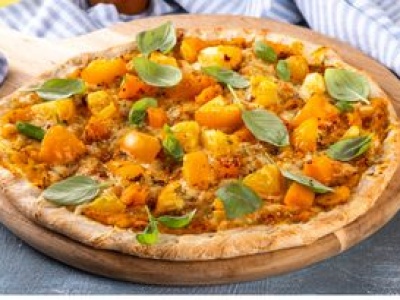 Do pizzy dodaję sezonowe warzywo. Przyjemnie słodkie, ale nie przytłacza