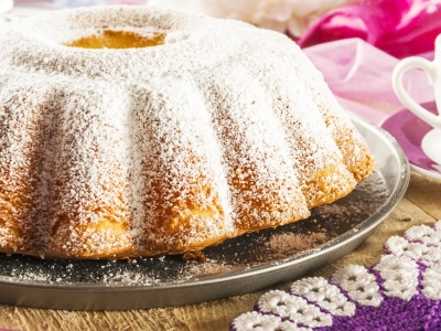 Babka z sezonowym owocem, którego prawie nie używamy do ciast. Hiszpański przepis robi furorę