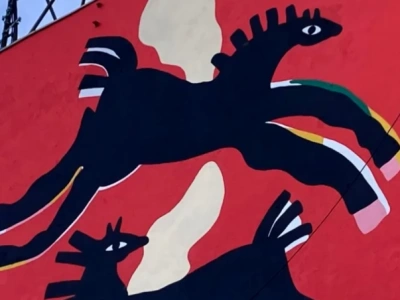 Nowy mural z okazji 160-lecia Katowic. Jego autorka poszukiwała kontrastu dla szarości ulicy