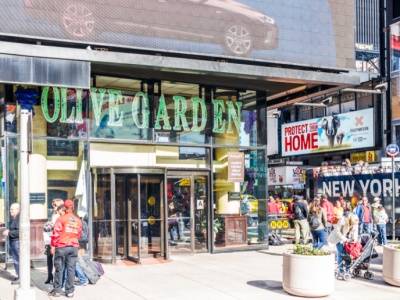 Nowy trend w USA. Restauracje obniżają ceny i zmniejszają porcje, klientów przybywa