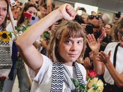 Sterczewski i Thunberg w izraelskim więzieniu: przemoc, pluskwy, brak wody