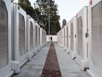 Przeżyć zimę. Amerykańskie banki energii pomogą Ukrainie wytrzymać bombardowania elektrowni