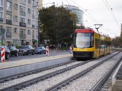 Drogowcy budują brakujący fragment ścieżki rowerowej. Od środy zmiany w utrudnieniach na Woli