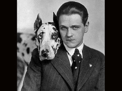 7 października 1943 roku zmarł Eugeniusz Bodo