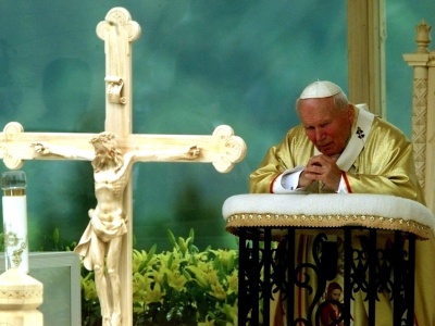 Jan Paweł II: różaniec ma tę samą głębię co modlitwa Maryi