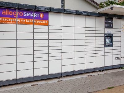 InPost obniża ceny. Giganci się spierają, a klienci korzystają