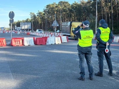 Zapewniał, że przewozi meble. Funkcjonariusze zabezpieczyli prawie tonę tytoniu