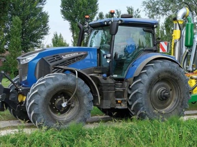 Nowy Landini 6-125RS – włoski szyk na czarnych felgach, a RS bo jedzie szybciej
