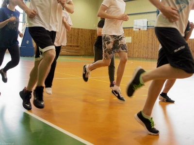 Dzieci chodzą na dodatkowe ćwiczenia, na WF nie chcą. Matka: Winni są nauczyciele i ich metody