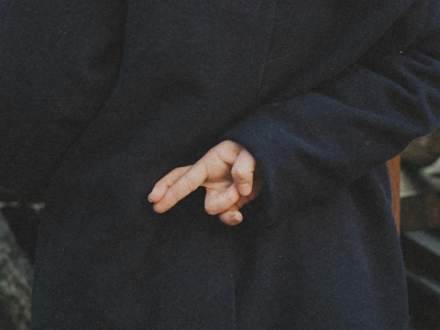Sztuczna inteligencja demoralizuje ludzi. To badanie pokazuje, jak łatwo tracimy zasady