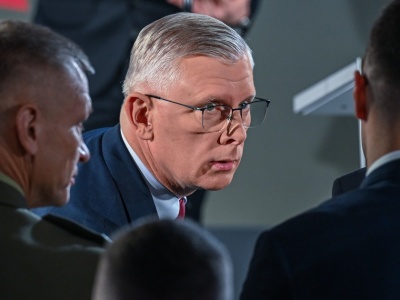 Sławomir Cenckiewicz nie może uczestniczyć w niektórych spotkaniach NATO. 