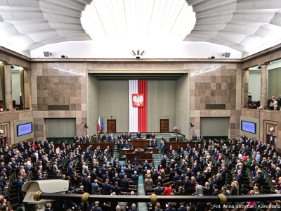 Gorąco wokół ustawy frankowej: Banki zadowolone, a frankowicze protestują. Co na to posłowie i Prezydent?