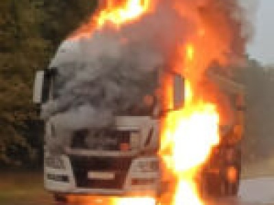 Pożar w Zielonej Górze. Płonie ciężarówka. Trwa akcja gaśnicza