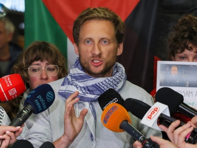 Sterczewski wrócił do Polski i... narzeka na Sikorskiego