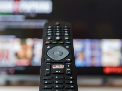Koniec reklamowego wrzasku? Platformy streamingowe doigrały się