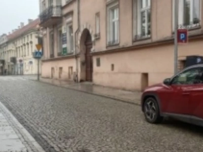Uwaga kierowcy - pułapka na ulicy Niecałej?