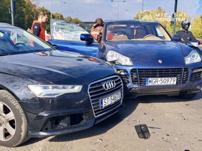 Zderzenie Audi i Porsche w Wilanowie kierowca bez uprawnień auto bez badań