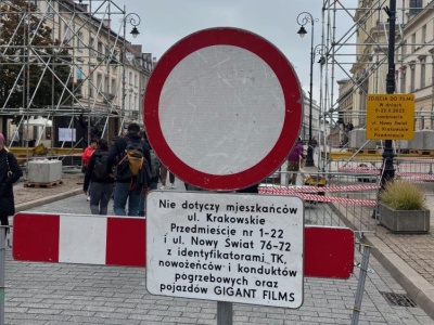 Ruch na Krakowskim Przedmieściu sparaliżowany. Wiemy, ile filmowcy zapłacą za zamknięcie ulic na prawie dwa tygodnie
