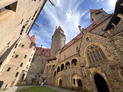 Zamek Bouzov – wyjątkowa siedziba zakonu krzyżackiego