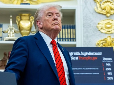 Donald Trump reaguje na ruch Chin, nakłada cło. 