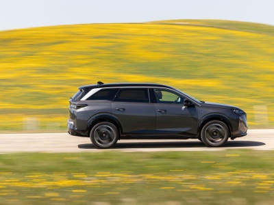 Peugeot 3008 i 5008 III objęte akcją przywoławczą. Ryzyko pożaru