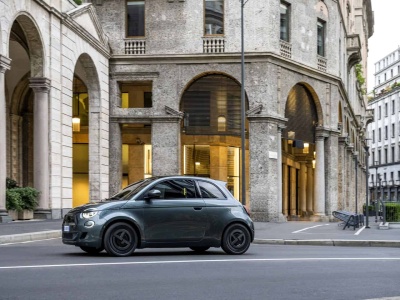 Fiat 500e i 14 przypadków tej samej usterki. EV Clinic ostro krytykuje Stellantis