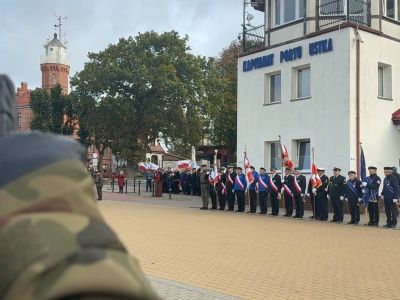 „Zawsze wierni ojczyźnie”. Prawie dwustu marynarzy rezerwistów świętuje w Ustce