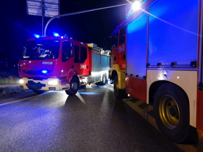 Zderzenie dwóch aut na drodze krajowej nr 2. Trwa akcja służb ratunkowych