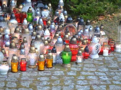 Za żadne pieniądze nie kupuj takich zniczy. Zgasną jako pierwsze