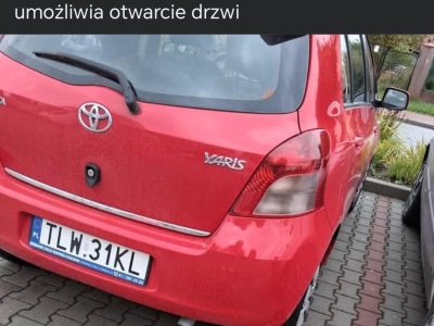 „Nie parkuj, bo mam foteliki!” Parkingowa afera, która jest idealnym przykładem syndromu „Dej, mam horom curke”