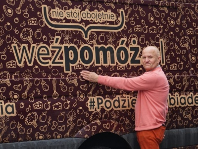 Z serca dla potrzebujących. Tak pomaga Jan Piontek i Fundacja „WeźPomóż”