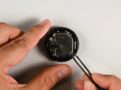 Google uczy Apple’a, jak się tworzy zegarki. Pixel Watch 4 zaskakuje iFixit