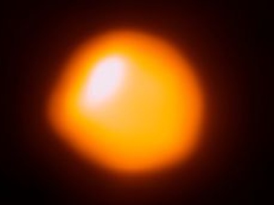 Betelgeza ma towarzysza. Chandra i Hubble w końcu go dostrzegły