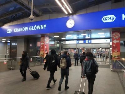 Tłumy młodzieży na dworcach. Dzień Edukacji Narodowej połączony z promocją PKP Intercity