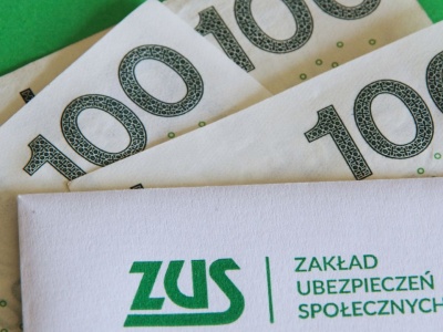 Dodatek do rachunków za prąd. Ci seniorzy mogą złożyć wniosek do ZUS