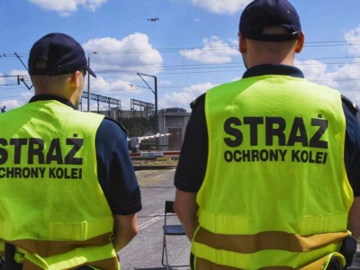 Ryzykowna przygoda 17-latka. Jechał na wagonie!