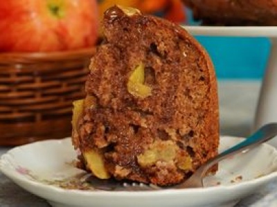 Zamiast szarlotki, robię proste ciasto z jabłkami. Wygląda jak krwisty salceson