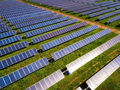 Moc energii odnawialnej wzrasta, ale firmy walczą o przetrwanie