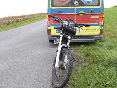 Pijany rowerzysta zakończył jazdę w przydrożnym rowie