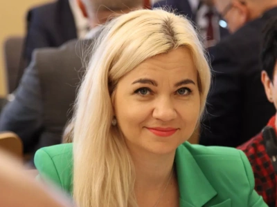 Gromadzka nową wiceminister rolnictwa. Jakim ciągnikiem jeździ? Jakie ma gospodarstwo?