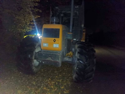 Podwędzili dziadkowi traktor i pojechali na dyskotekę. Szesnastolatkowie byli pijani