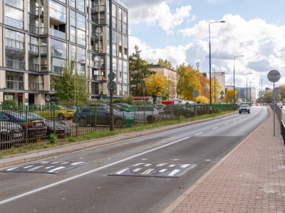 Progi zwalniając w Warszawie. ZDM potwierdza spadek prędkości o prawie 30 km/h