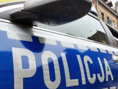 Umówił się z kobietą, a wrócił bez pieniędzy i samochodu. Policja zatrzymała dwóch mężczyzn