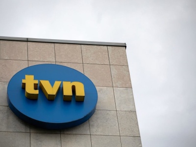 Właściciel TVN wydał oświadczenie. Media: Rozważa sprzedaż