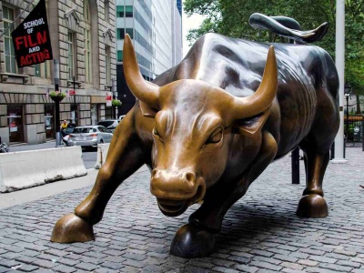 Bitcoinowe wieloryby wracają na Wall Street – BlackRock ujawnia miliardowe transfery do ETF-ów