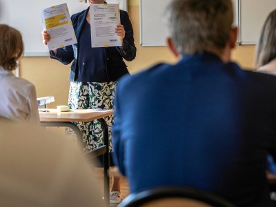 Nauczyciele o pracy w szkole: Bierzemy nadgodziny, bo bez nich pensja jest śmieszna