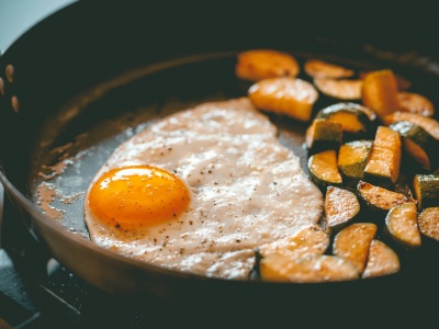 Nowa metoda recyklingu teflonu. Przyroda nam podziękuje