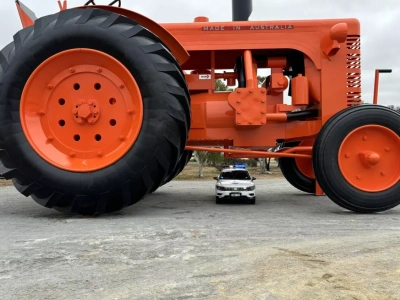 Tysiące turystów przyjeżdża zobaczyć największy traktor świata